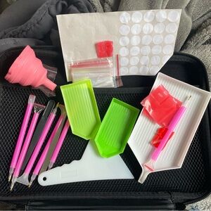 Diamond painting set and holder